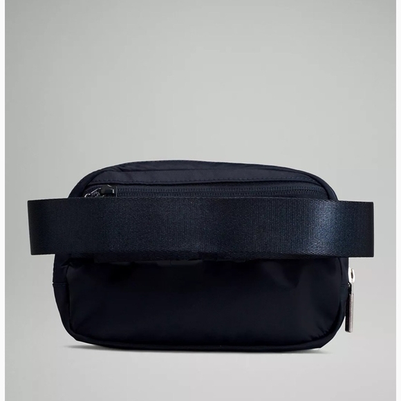 COPY - lululemon athletica Black Belt Bag Sleek Durable Minimalist - Picture 2 of 4
